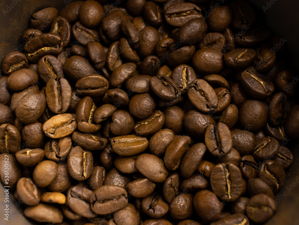 Naklejka premium Roasted coffee bean close up.