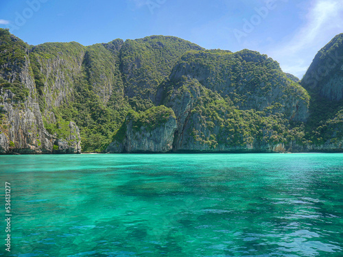 beautiful scenery phi phi islands krabi thailand © Narong