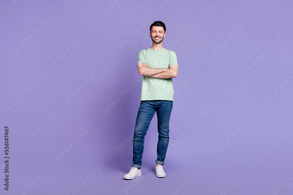 Full body photo of attractive young guy folded arms successful freelancer wear trendy gray garment isolated on violet color background Full body photo of attractive young guy folded arms successful freelancer wear trendy gray garment isolated on violet color background