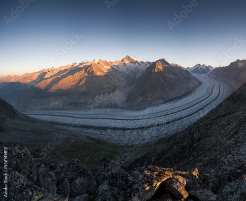 Aletsch Gletscher zum Sonnenaufgang.