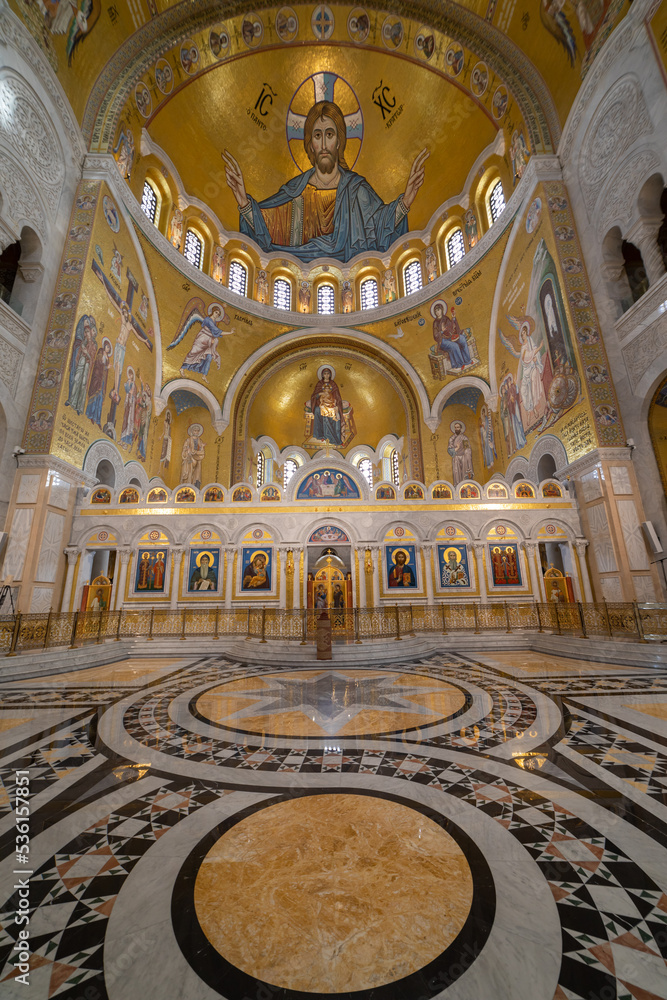 Obraz premium Interior of Saint Sava temple in Belgrade, Serbia, gold mosaic touristic attraction