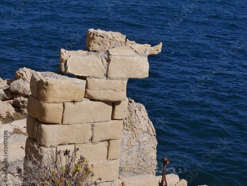 Abbruch eines historischen Mauerwerks auf Malta photo