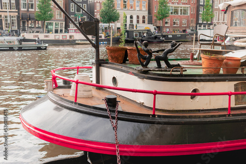 Fototapeta Naklejka Na Ścianę i Meble -  Edificios de colores en los canales de una ciudad europea