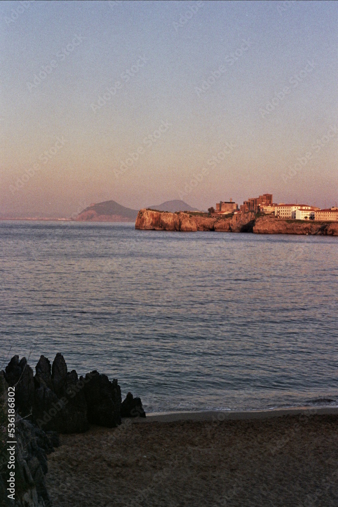 Film is not dead. 35mm.
Canon AE1 x Fujifilm200.
Cantabria. Mar. Naturaleza. Vida.