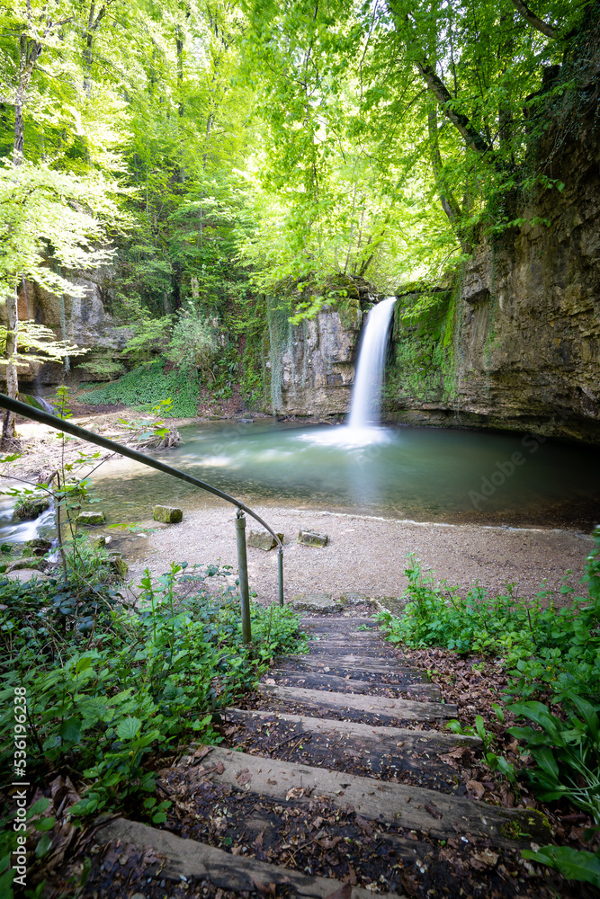 Obraz premium Wasserfall im Paradies