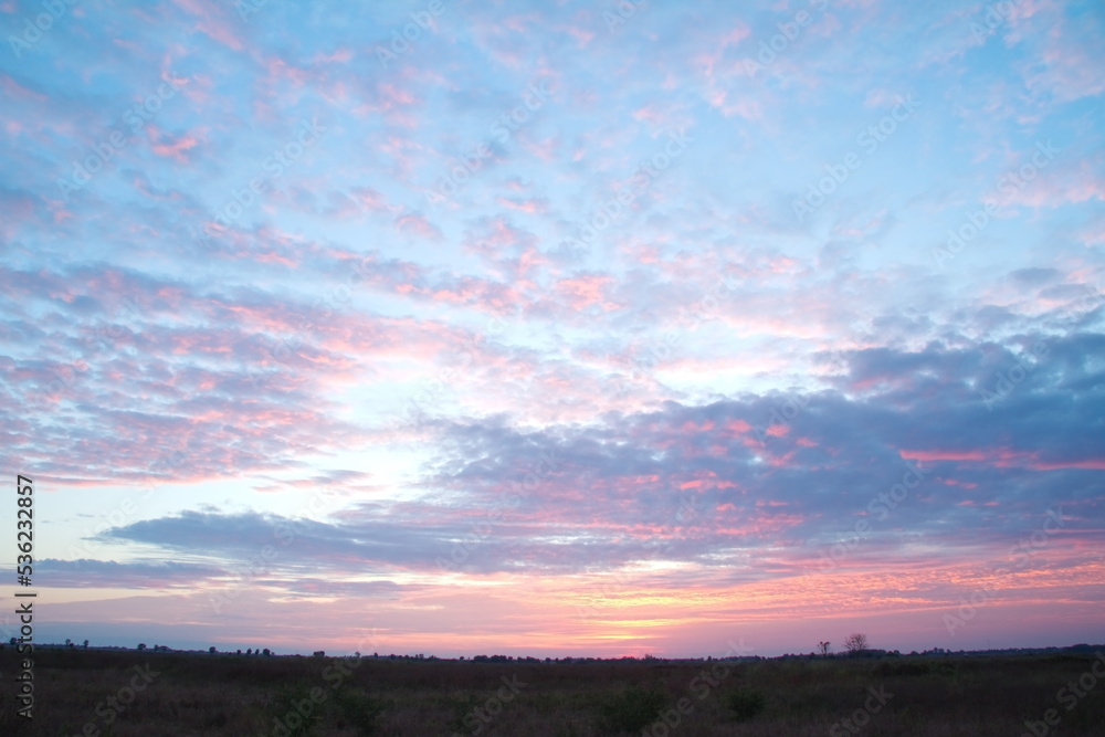 Obraz premium sky and clouds After sunset on the deserted meadow