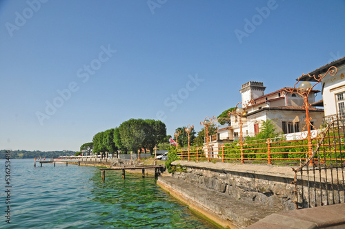 Lago di Garda, il lungolago fra Salò e Gardone Riviera