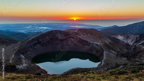 秋の蔵王山お釜と日の出Timelapse