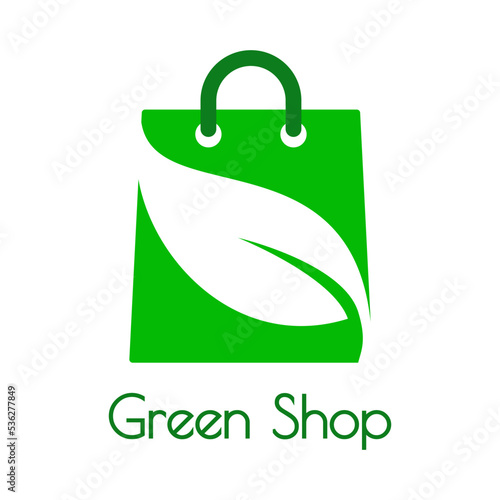 Logotipo con texto Green Shop con bolsa de la compra con hoja de planta en espacio negativo