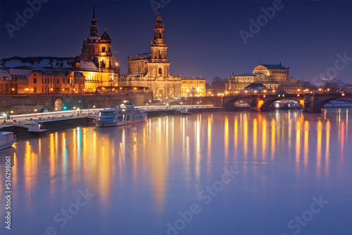 Panorama Blick   ber Dresden im winter  Deutschland