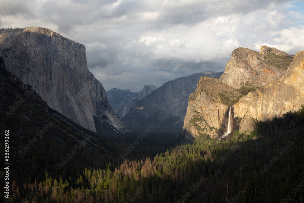 Obraz premium mountains in the mountains