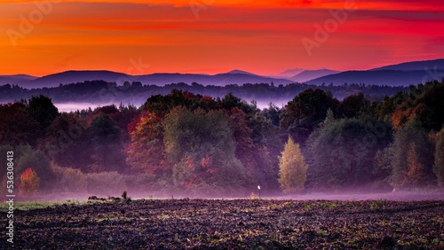 Poranny jesienny widok na krajobraz południowej Polski w kierunku Tatr © Michal45