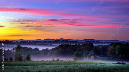 Poranny jesienny widok na krajobraz południowej Polski w kierunku Tatr © Michal45