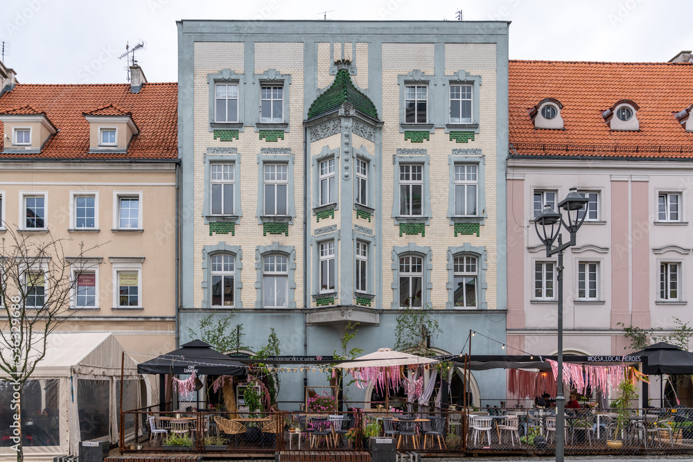 Obraz na płótnie Marktplatz von Gliwice mit seinen bunten Häusern in Polen w salonie