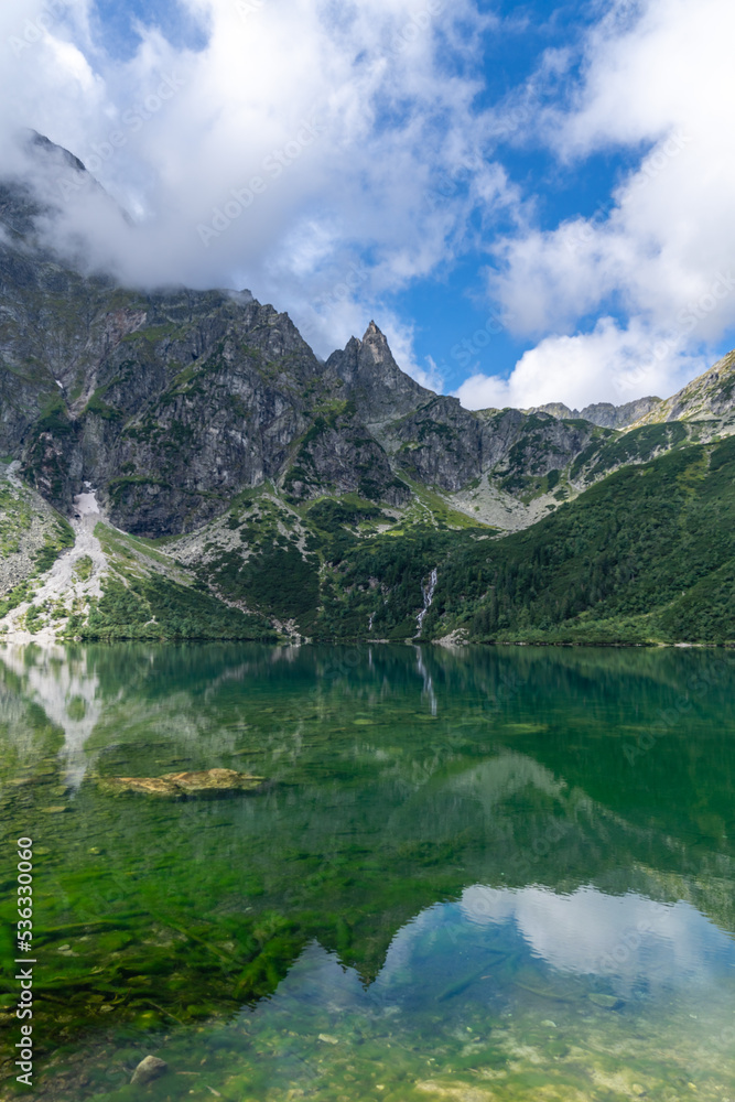 Berglandschaft um das Meerauge in der Hohen Tatra in Polen
