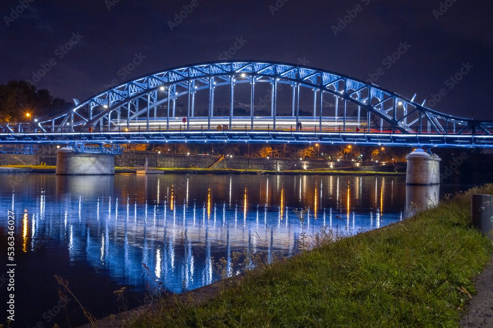 Most Piłsudskiego w Krakowie nocną porą

 - obrazy, fototapety, plakaty 