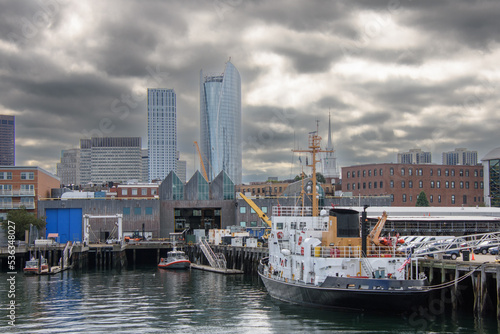 Boston, Massachusetts, USA, city view from the river near the harbor © Gilles Rivest