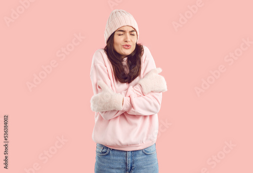 Foto Woman freezing on very cold winter day