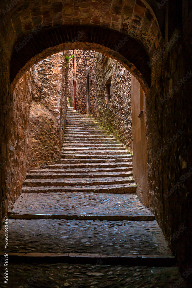 Obraz premium Beautiful streets of Girona old town with ancient buildings and cobblestone stairways, Spain