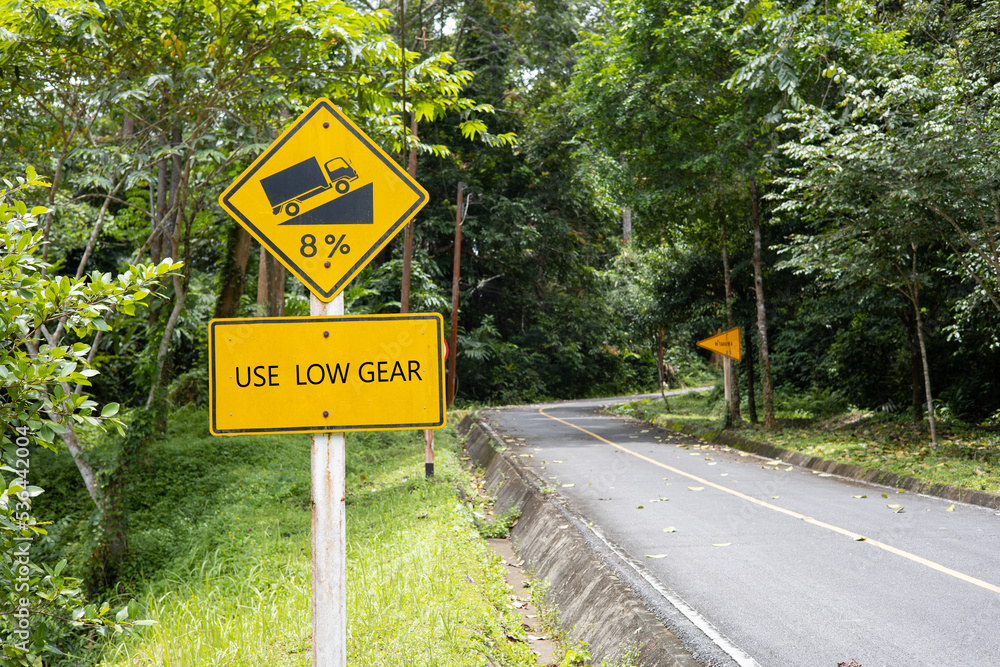 TRAFFIC SIGNS Low gear symbols are installed beside asphalt roads to inform road users of danger and caution. TRAFFIC SIGNS Low gear symbols are installed beside asphalt roads to inform road users of danger and caution.