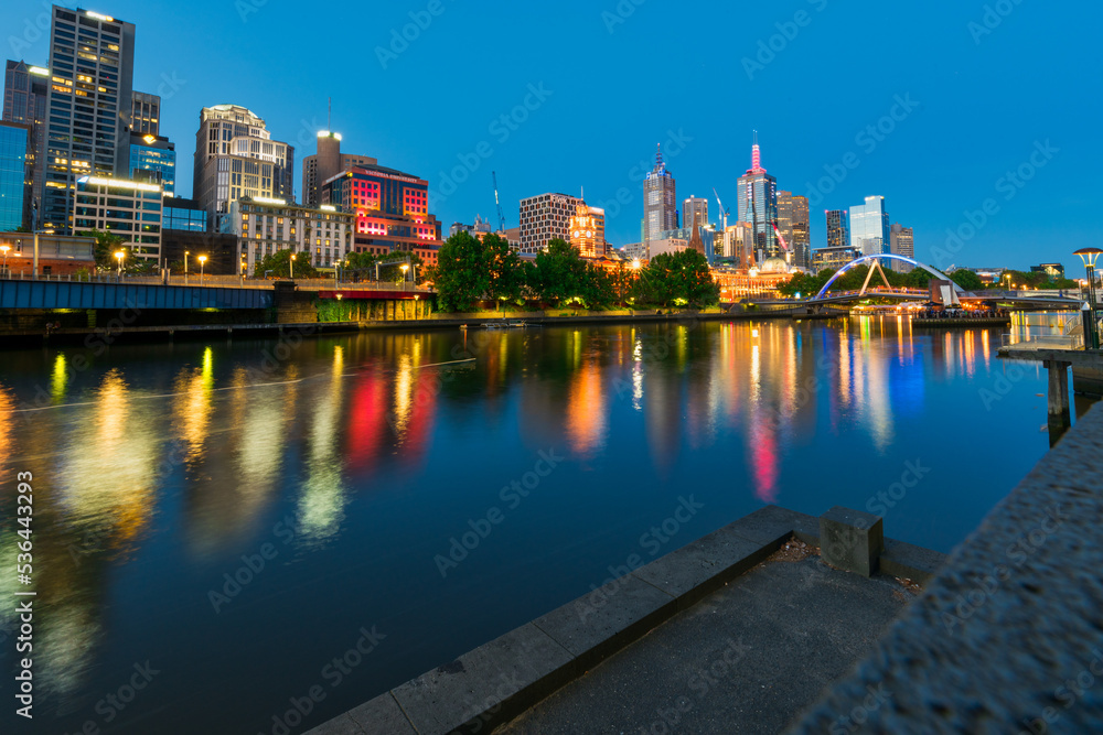 Fototapeta premium country skyline at night