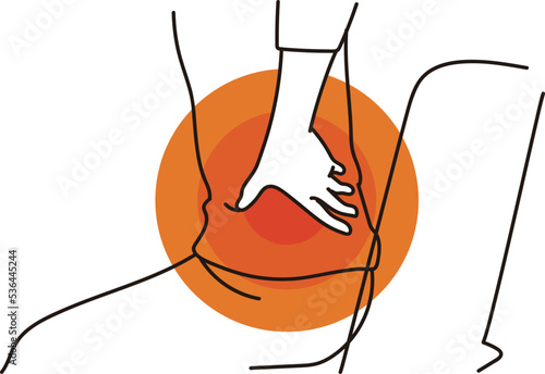 腰痛で腰に手を当てる女性