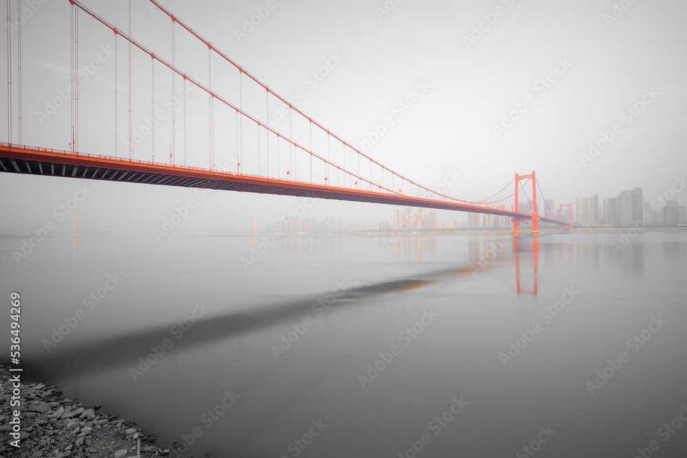 Obraz premium The Yingwuzhou great bridge in the fog. Long exposure. Text on the bridge is the name of the bridge.