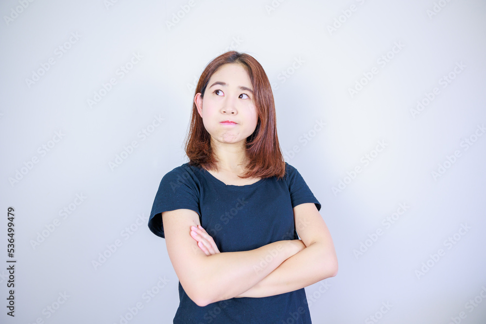 不満のある表情の日本人女性 不満のある表情の日本人女性