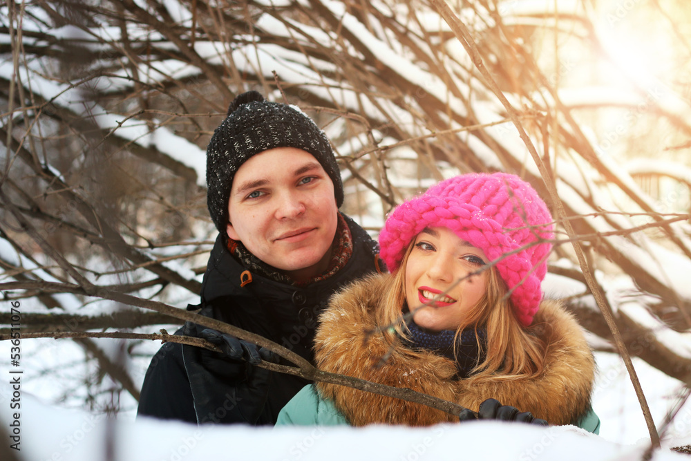 Obraz premium heterosexuals on a date in the winter
