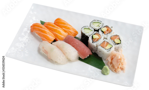 Assortiment de sushi maki saumon thon daurade png