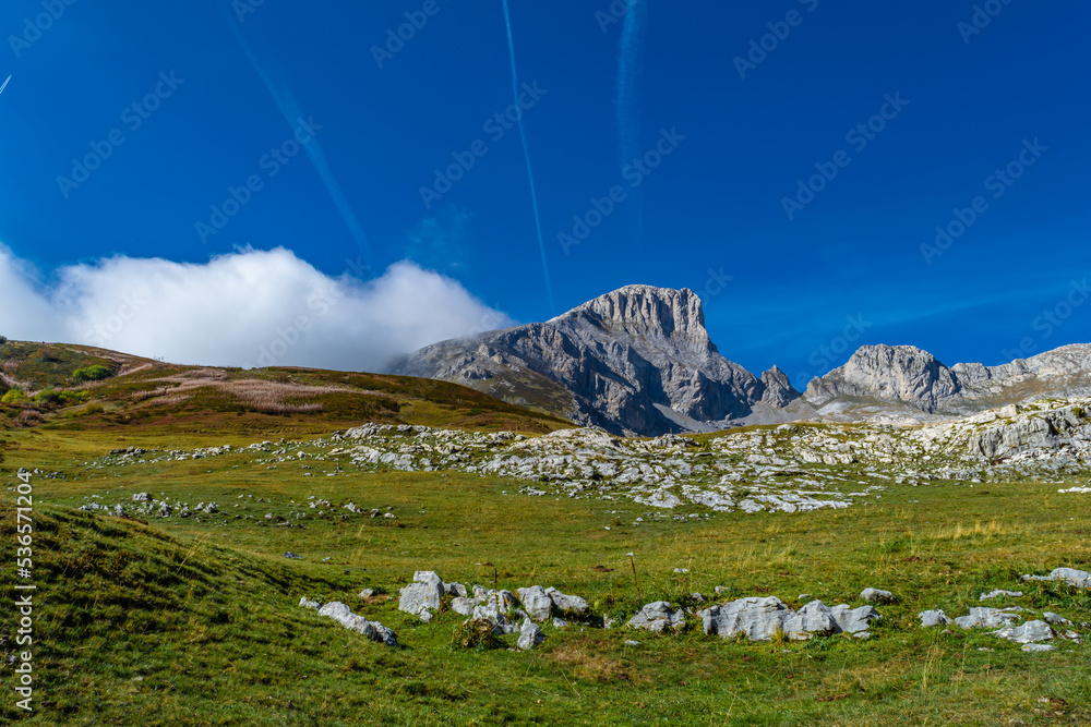 Fototapeta premium L'autunno in Valle Ellero, ai confini tra Piemonte e Liguria