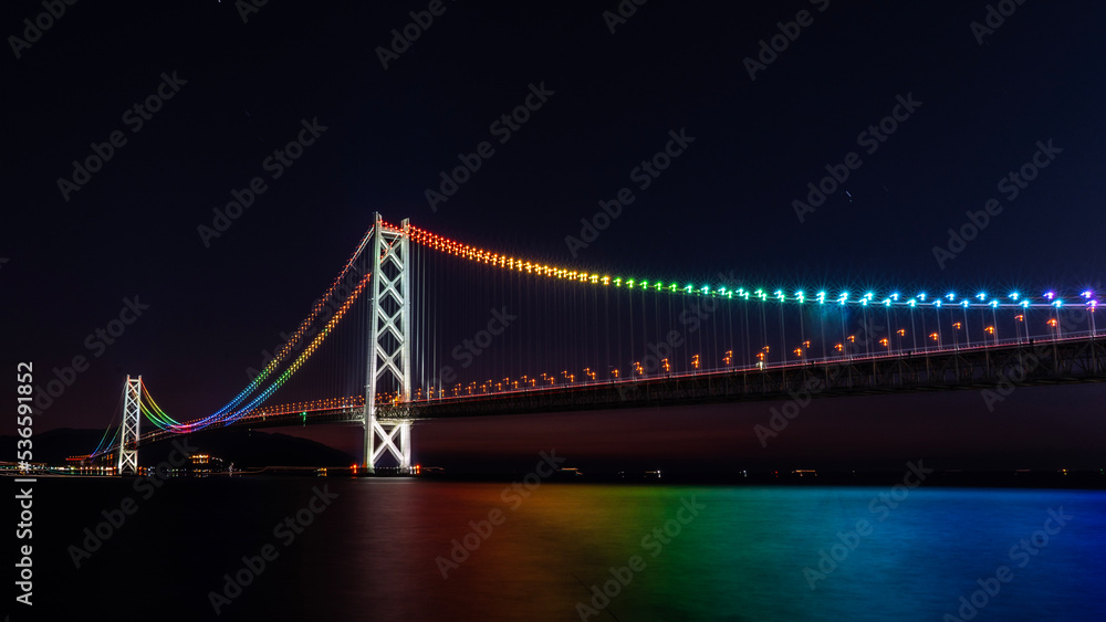 七色の明石海峡大橋