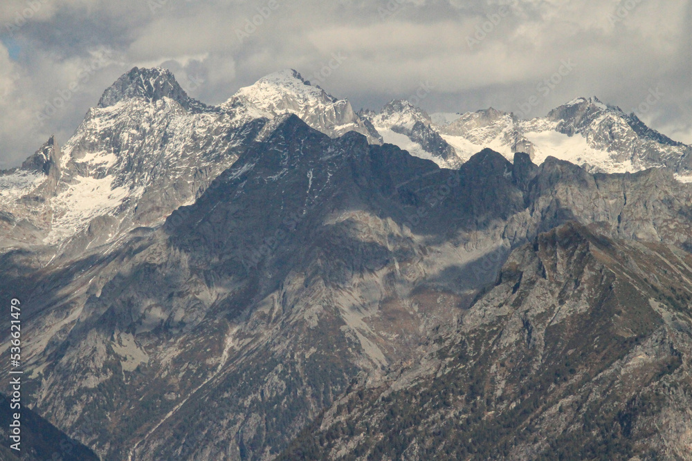 Giganten des Bergell im Fokus; Blick vom Monte Berlinghera auf Pizzo Badile (3305m), Pizzo Cengalo (3369m) und Cima della Bondasca (3289m)