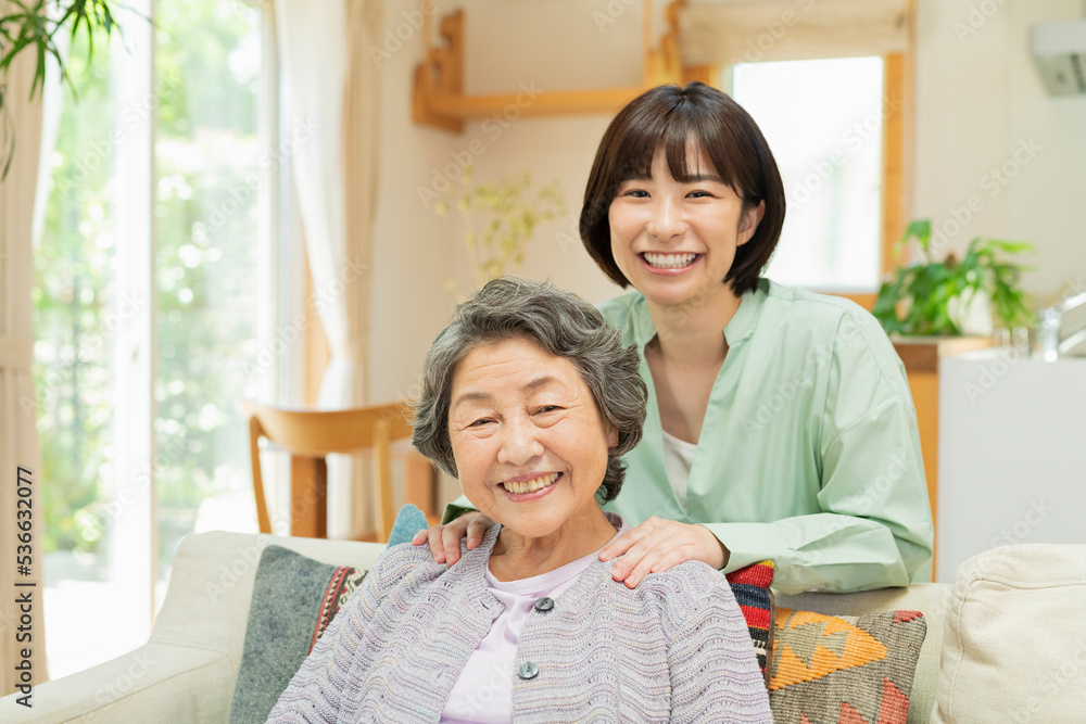 自宅 祖母と孫 自宅 祖母と孫