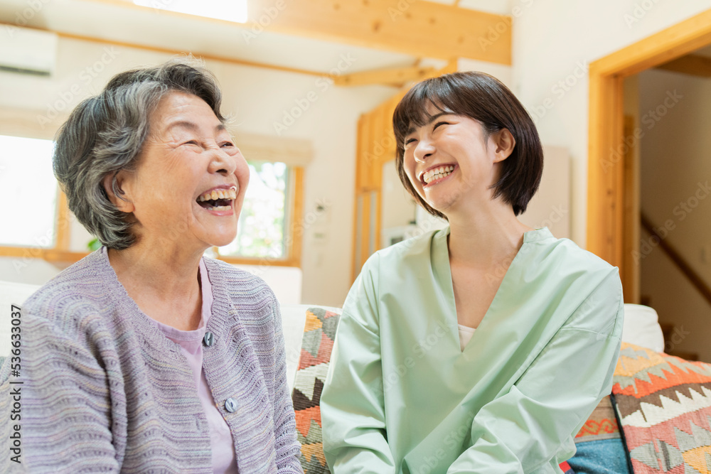 自宅 祖母と孫 自宅 祖母と孫