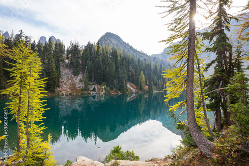 Fototapeta Naklejka Na Ścianę i Meble -  Alpine lake