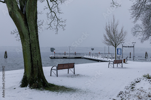 Winterlandschaft an der Kietzbrücke in Waren Müritz photo