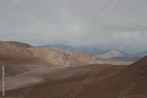 Desert landscape of northwestern Argentina  © Pancho Casagrande