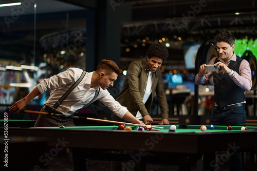 Obraz na plátně Friends playing pool and shooting video
