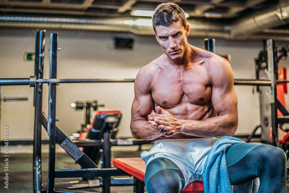 Naklejka premium Muscular bodybuilder with towel