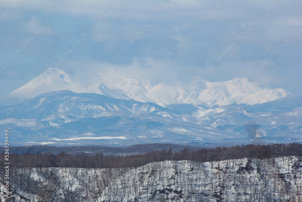 雌阿寒岳と阿寒富士（北海道・サルボ展望台） Stock Photo | Adobe Stock