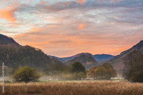 Stunning Autumn landscape s...