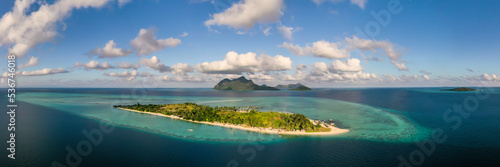 Obraz na płótnie Aerial view of the Maiga island, Semporna Sabah, Malaysia. w salonie