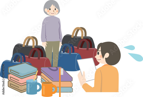 入院、入所時の荷物チェックをする介護士