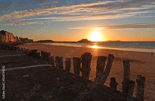 Balade bretonne  coucher de soleil sur Saint-Malo