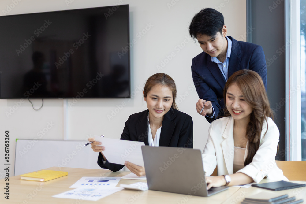 © Wasan - Business partnership meeting, Colleagues meeting to discuss project planning and market research for business profit growth. Collaboration of people in the organization. © Wasan - Business partnership meeting, Colleagues meeting to discuss project planning and market research for business profit growth. Collaboration of people in the organization.