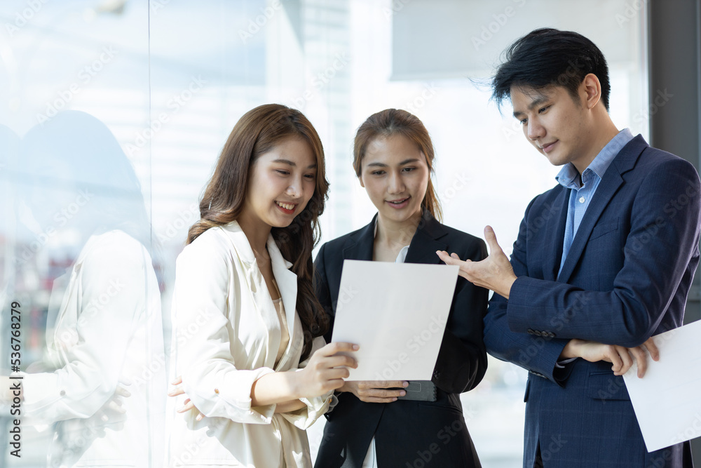Collaboration of people in the organization. Colleague or business partner discussing plans to work on a project together. Collaboration of people in the organization. Colleague or business partner discussing plans to work on a project together.