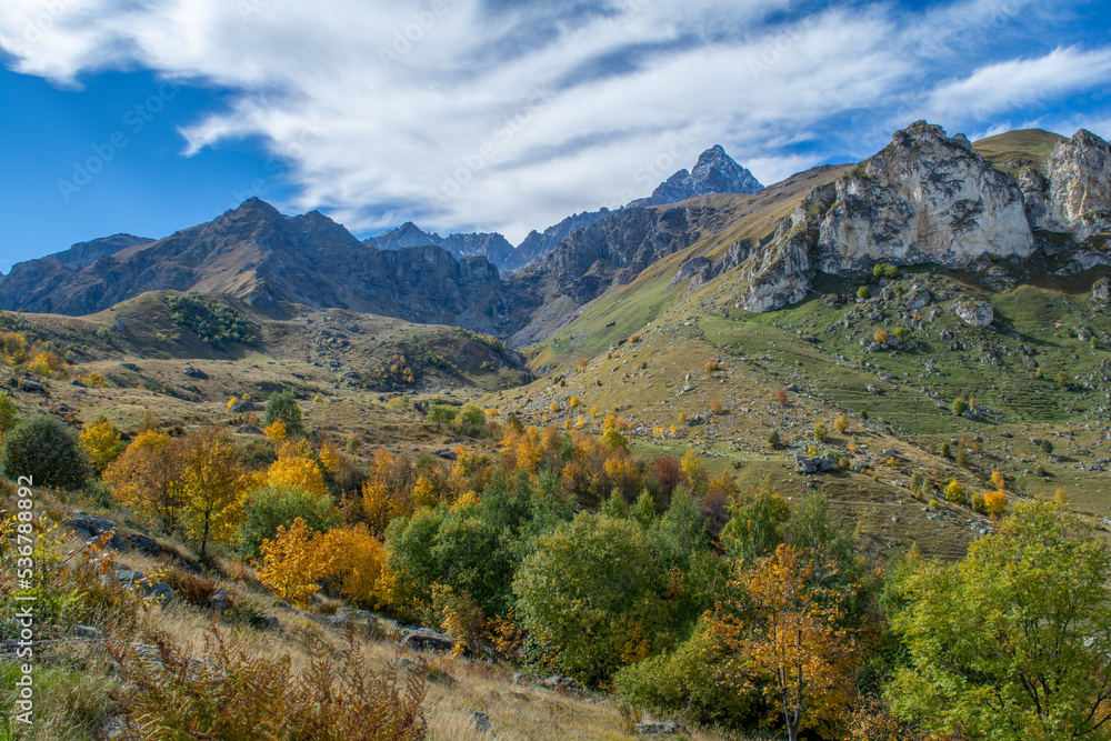 I primi colori dell’autunno ai piedi del Monviso – Rifugio e Lago Alpetto – Valle Po -Cuneo