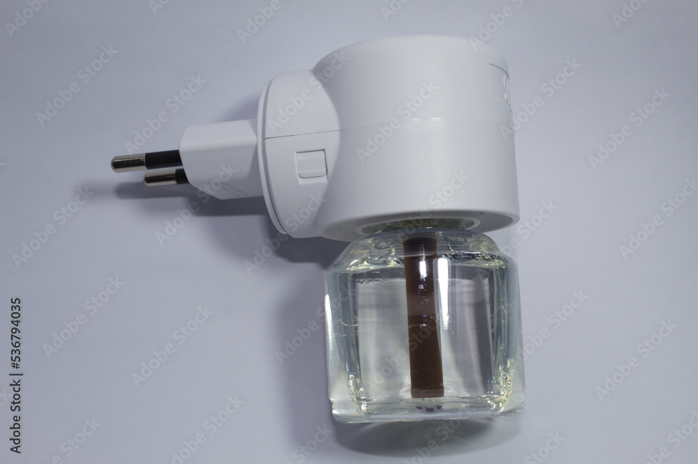 Insect killing device made to be plugged in Insect killing device made to be plugged in