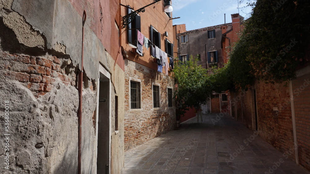 Obraz premium narrow street in the town